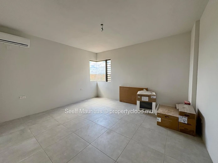 Penthouse Neuf avec Piscine et Vues Imprenables