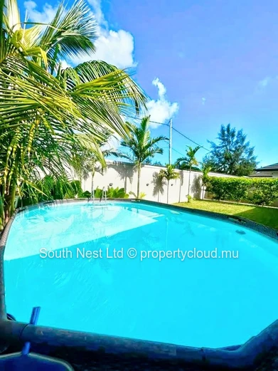 Located in the idyllic setting of Cap Malheureux, this sumptuous contemporary villa combines elegance, comfort, and t...