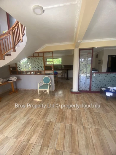 Maison à vendre - Rivière du Rempart | 7 500 000 Rs | Terrain de 7 perches