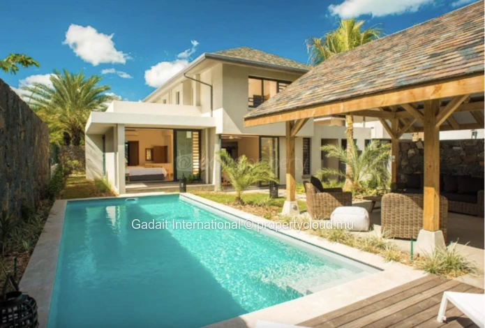 Villa Tropicale Élégante à Marguery | 3 Chambres avec Piscine Privée & Vue Montagne