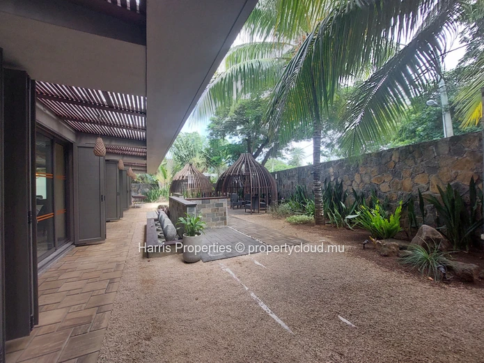 Modern apartment for rent in a hotel complex is Pereybere