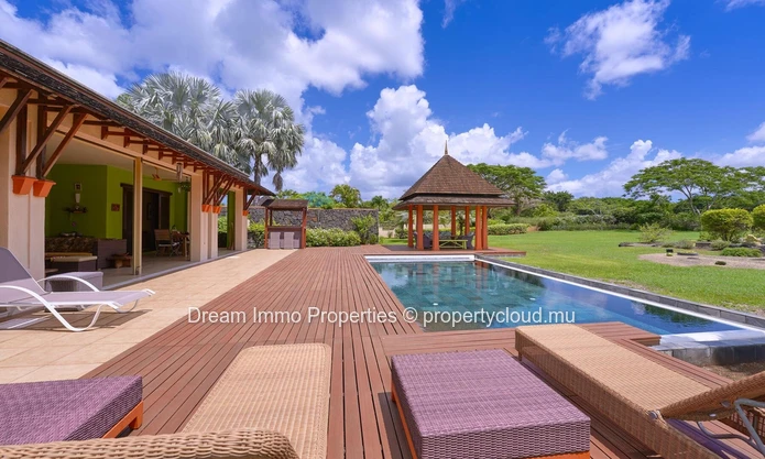 Spacious Tropical Villa On A Huge Land With Mountain Views & Sea Access At Tamarina Golf Resort - Mauritius