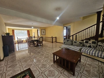 6 Bedroom House
