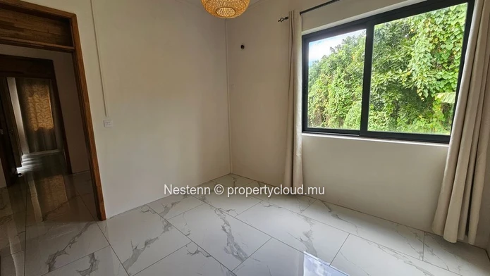 Maison moderne de 2 chambres avec bureau 