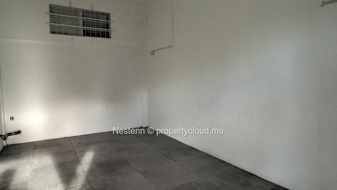 15.99 m² commercial space 