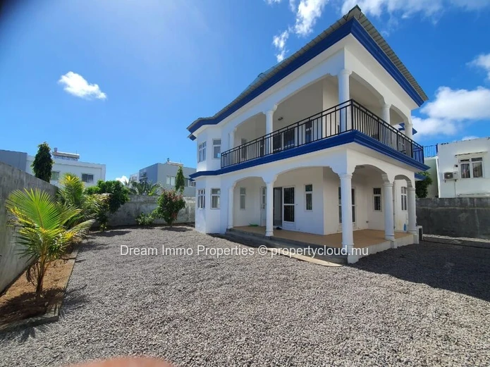 Stunning 4-Bedroom Villa Very Close To The Beach In Pereybère – Mauritius