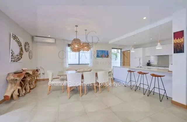 Villa de plain-pied de 4 chambres en suite avec studio indépendant et piscine privée