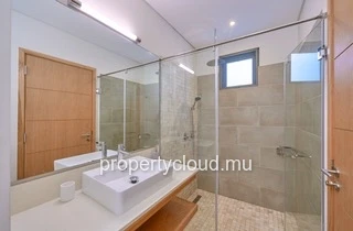 A vendre magnifique villa dans une residence accessible aux etrangers à Grand Baie, La Salette.