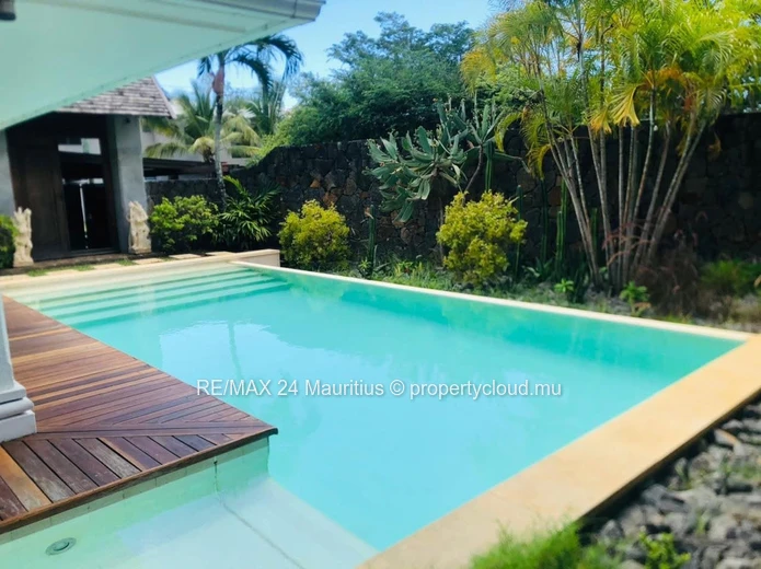 Freestanding Four-Bedroom Home in Pointe Aux Canonniers | Pool