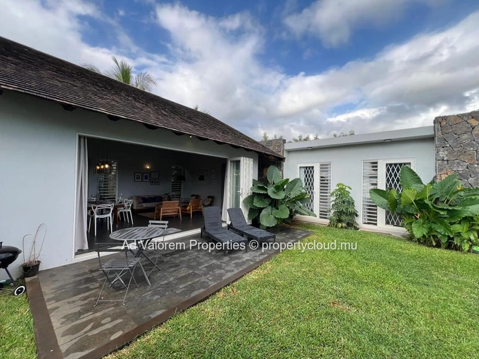 For Sale – Elegant architect-designed villa of 200 m² in Albion