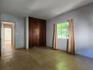 6 Bedroom House