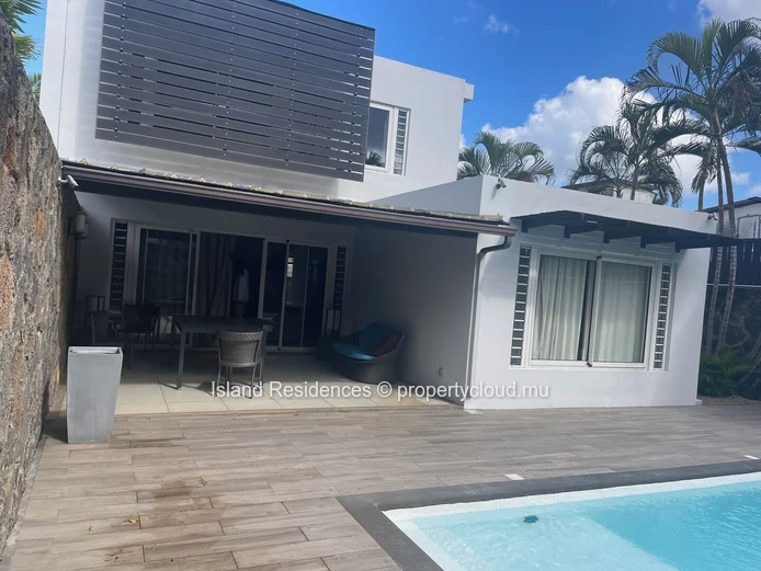 Pointe aux Biches - maison 3 chambres pieds dans l'eau avec piscine privée