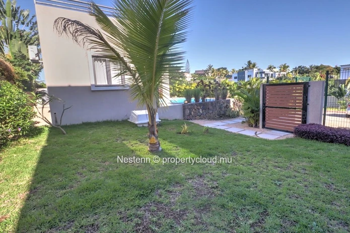 Exceptional new house with private pool 