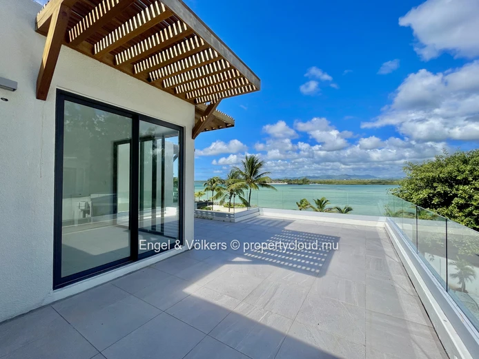 Exclusive 4-Bedroom Waterfront Residence