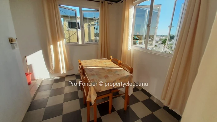 Apartment for rent in flic-en-flac - 2nd floor with sea and mountain views.