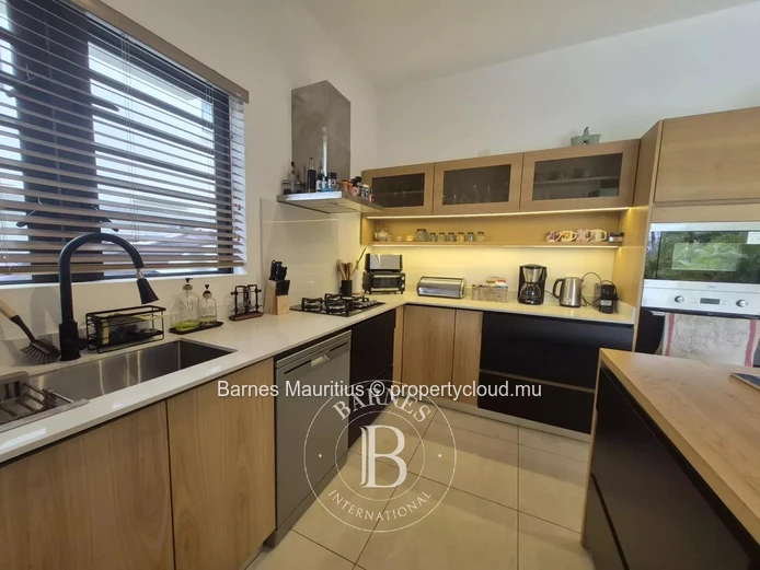BEAU PLAN – Modern 4-Bedroom Duplex in Exclusive Estate