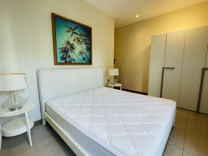 Appartement moderne en bord de plage où luxe et vues à couper le souffle sur la mer se fondant en une oasis tranquille