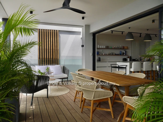 Ocean-View Penthouse with Private Pool in Pointe aux Canonniers