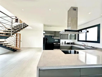 5 Bedroom Villa