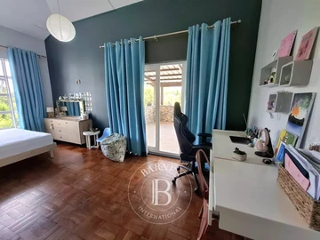 6 Bedroom House