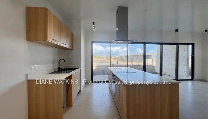 Superb 3-Bedroom Apartment with Mountain Views – West Coast (Flic en Flac)