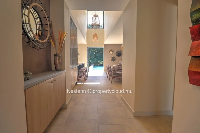 3-bedroom villa with private pool, jacuzzi, sea access, and close to golf