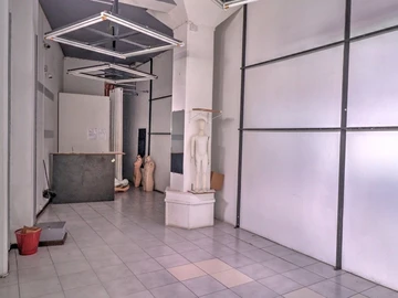 39 m² commercial space close to the metro with excellent visibility