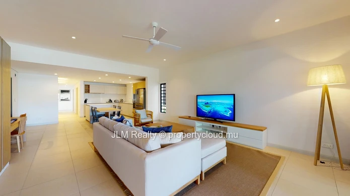 À louer – Appartement 3 chambres en suite en bord de rivière à Rivière Noire, Île Maurice
