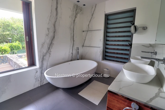 Villa d'exception sur le Domaine d'Anahita : Une fusion de luxe et d'élégance naturelle