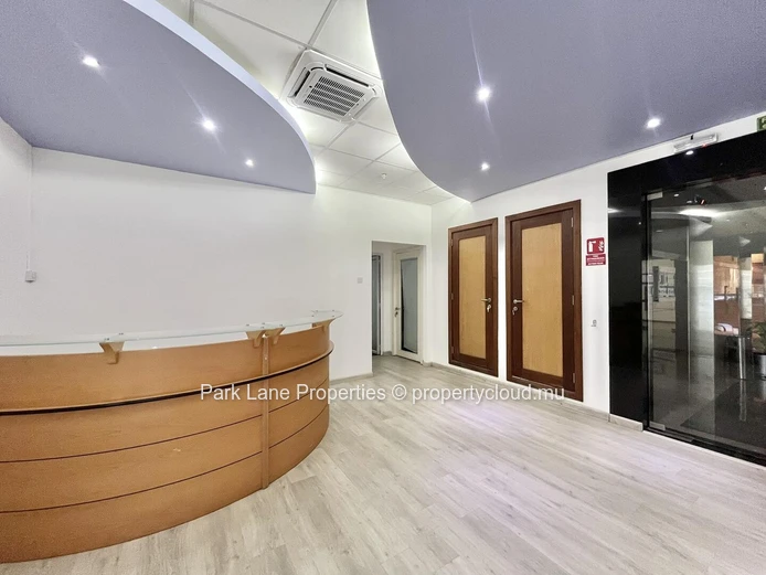Modern 366 m² office space  in Ebene Cybercity – Prime business location