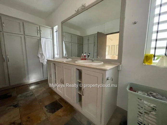 Large Plot – Mountain Views – Peaceful Environment