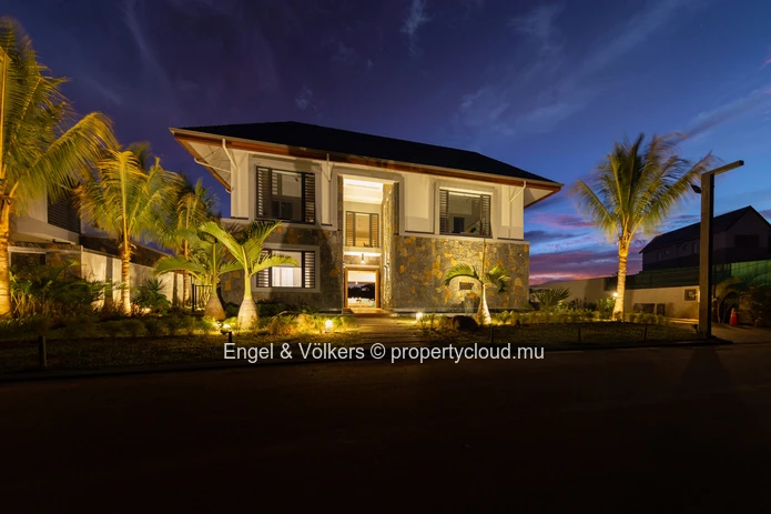 A Boater’s Dream – Luxury Living in a marina