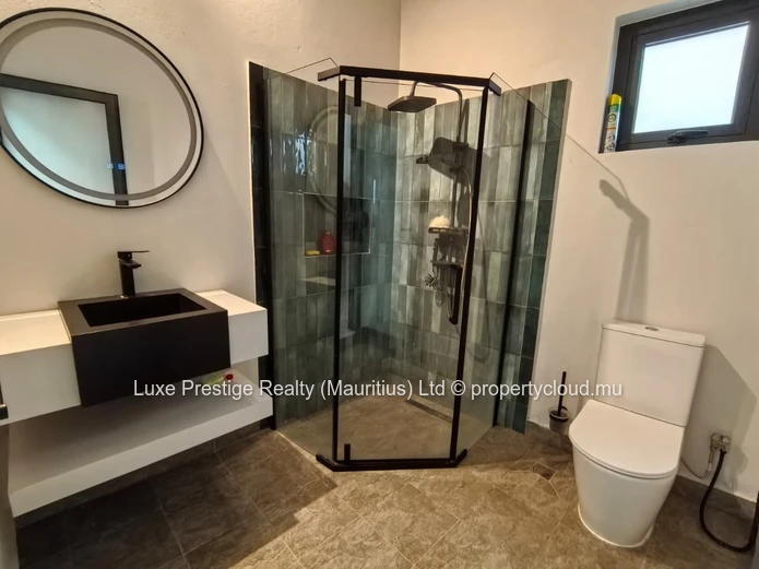 Villa Neuve de 4 Chambres à Louer à Grand Baie | Piscine Privée, Garage, Balcons et Propriété Sécurisée