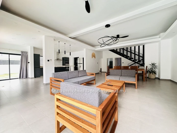 Contemporary Villa With Large Pool