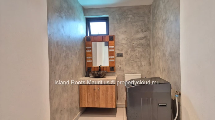 Grande Baie Chemin Vingt Pieds : Maison de 3 Chambres à Vendre - Idéale Famille !