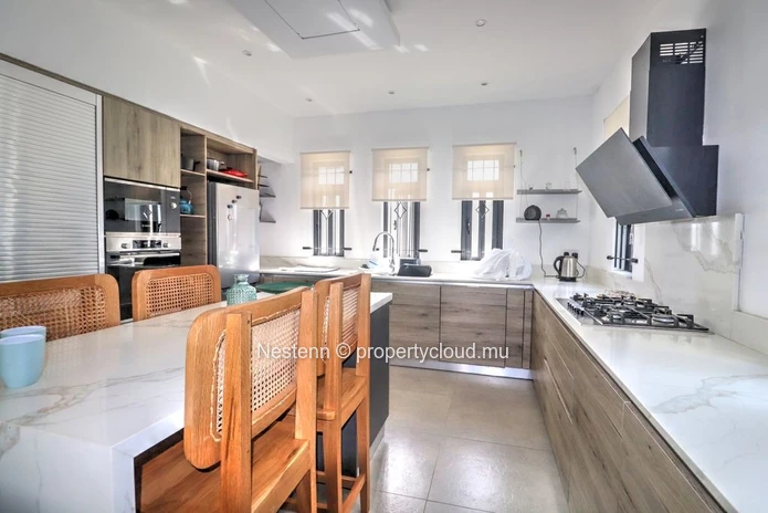 Viila avec 4 chambres, un espace bureau et une cuisine entièrement équipée