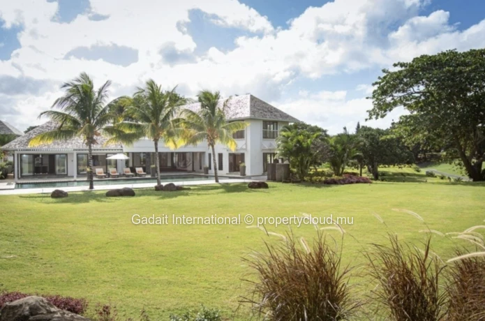 Villa de Luxe avec Vue sur le Golf à Louer à Anahita Beau Champ – 15 000 EUR / mois