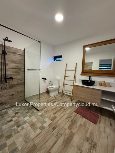VILLA À LOUER – MORCELLEMENT ANNA, FLIC EN FLAC Par Luxor Properties Ltd