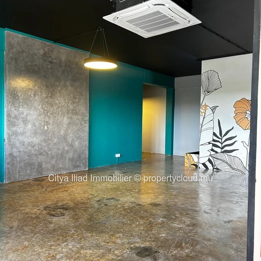 Bureau à vendre à Calebasses, 129m², parking, accès handicapé, climatisé, prix Rs. Accessible aux mauriciens.