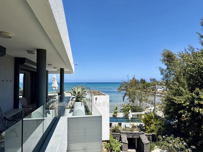 Luxury Beachfront Penthouse in Pereybere – Panoramic Ocean Views of Coin de Mire