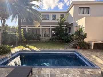 6 Bedroom Villa
