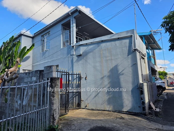 Maison de 5 chambres à vendre à Grand Baie – à 80 mètres de la mer
