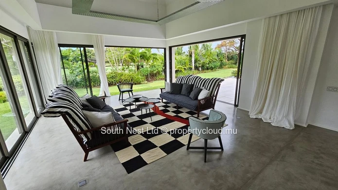Modern 4-bedroom villa 
