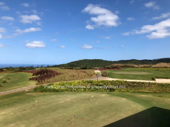 2057 m² in Avalon – Tranquil plot nestled in greenery near golf