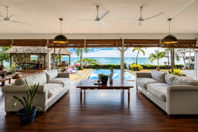 Beachfront Living - Panoramic Lagoon Views - Premium Features