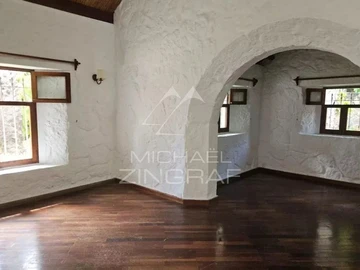 5 Bedroom Villa