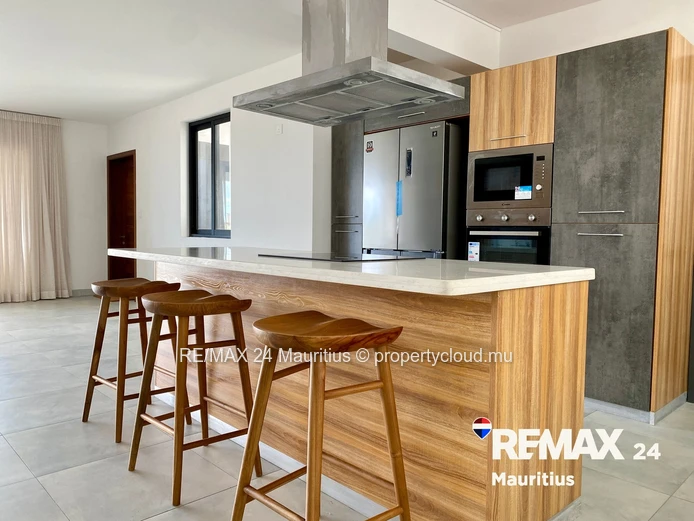 Stylish 3-Bedroom Apartment in the Heart of Tamarin
