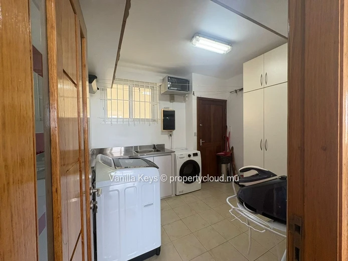 Penthouse spacieux de 334 m² à vendre à Quatre Bornes