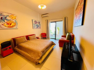 5 Bedroom Villa