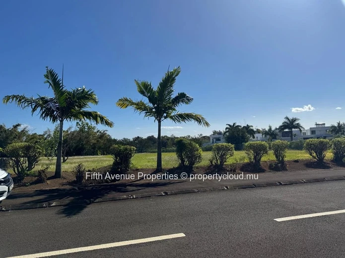 EBENE - Residential plot of land 6325m2 Au Bout du monde